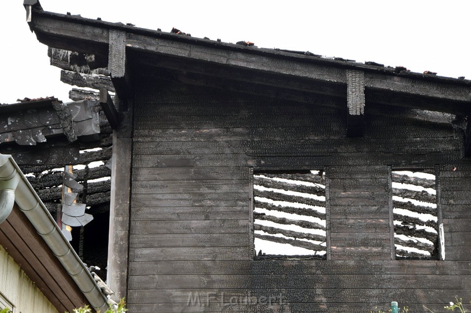 Schwerer Brand in Einfamilien Haus Roesrath Rambruecken P163.JPG - Miklos Laubert